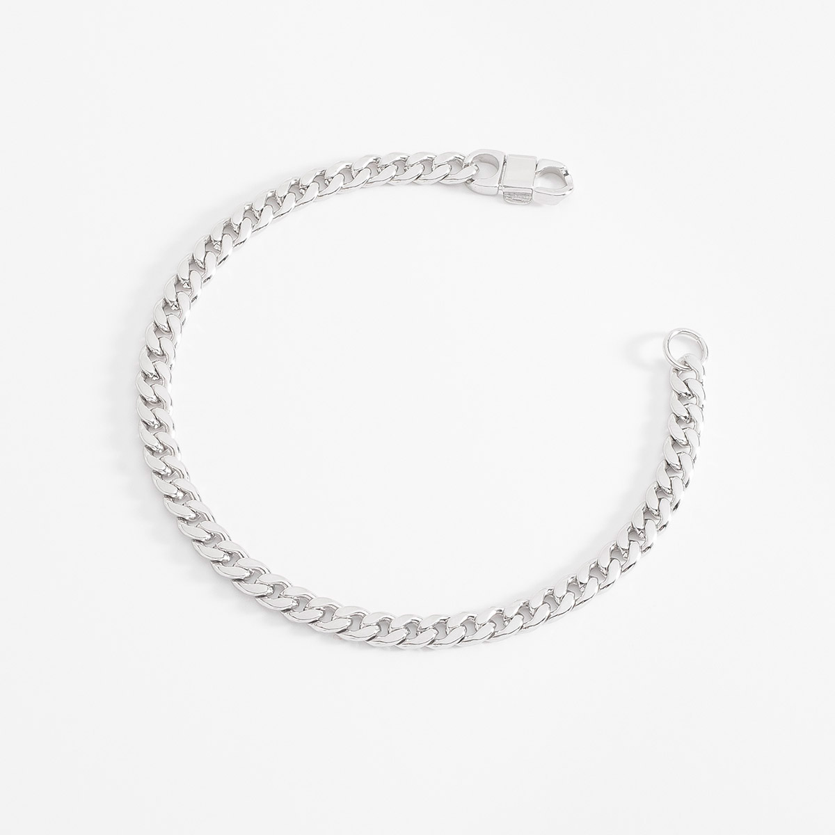 Clásica pulsera con eslabones pulidos en baño de platino.
-        Pulsera
-        21 cm 
-        Baño de Platino
