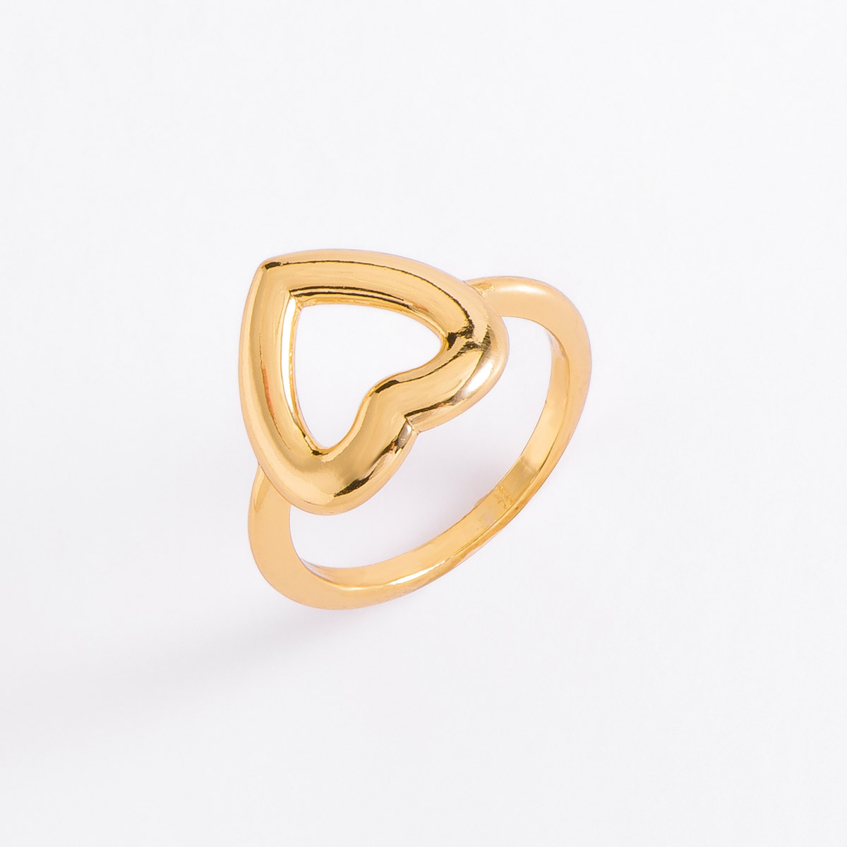 Anillo Dorado de Corazón Diseño Moderno y Elegante