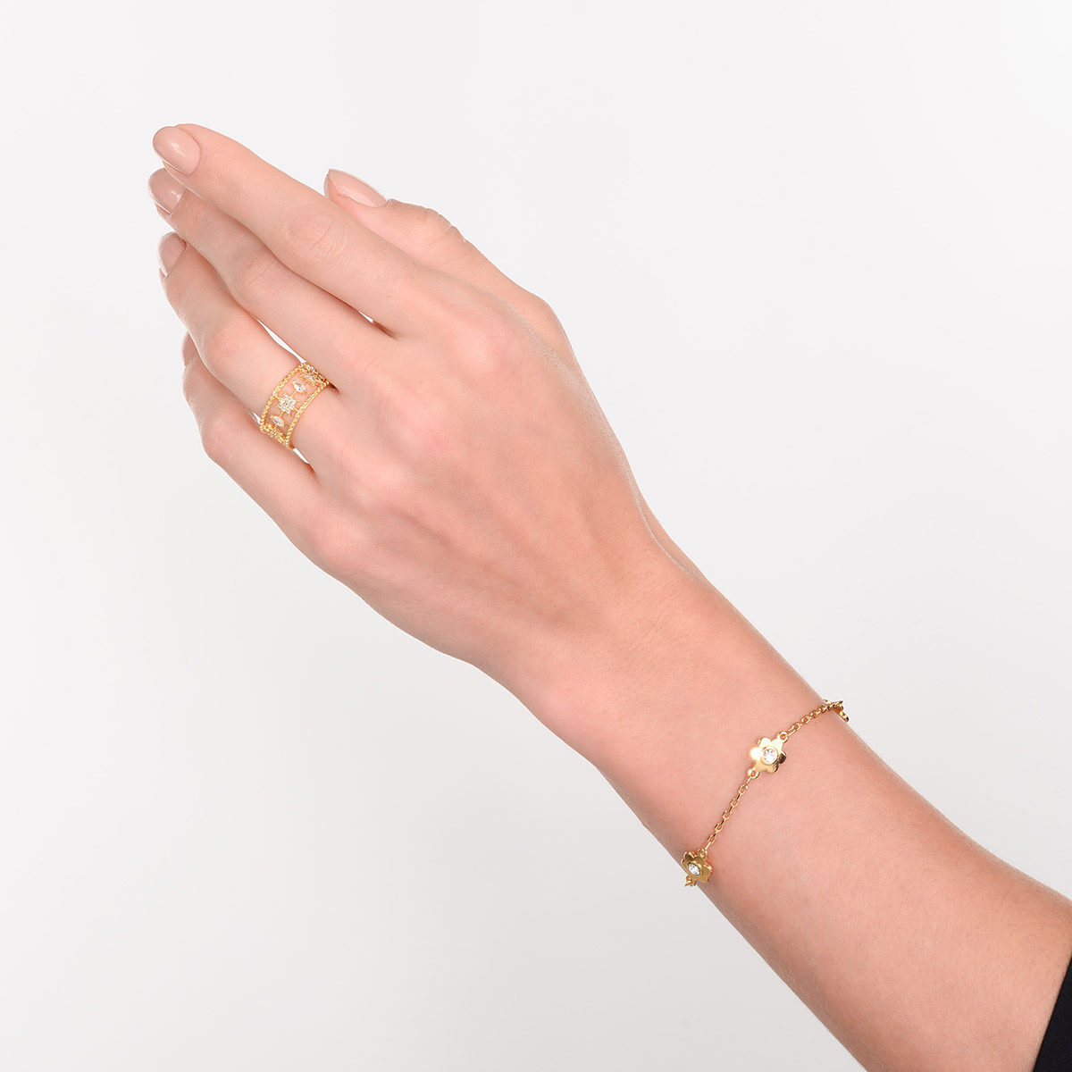 Anillo en baño de oro diseño calado piedras toque brillante