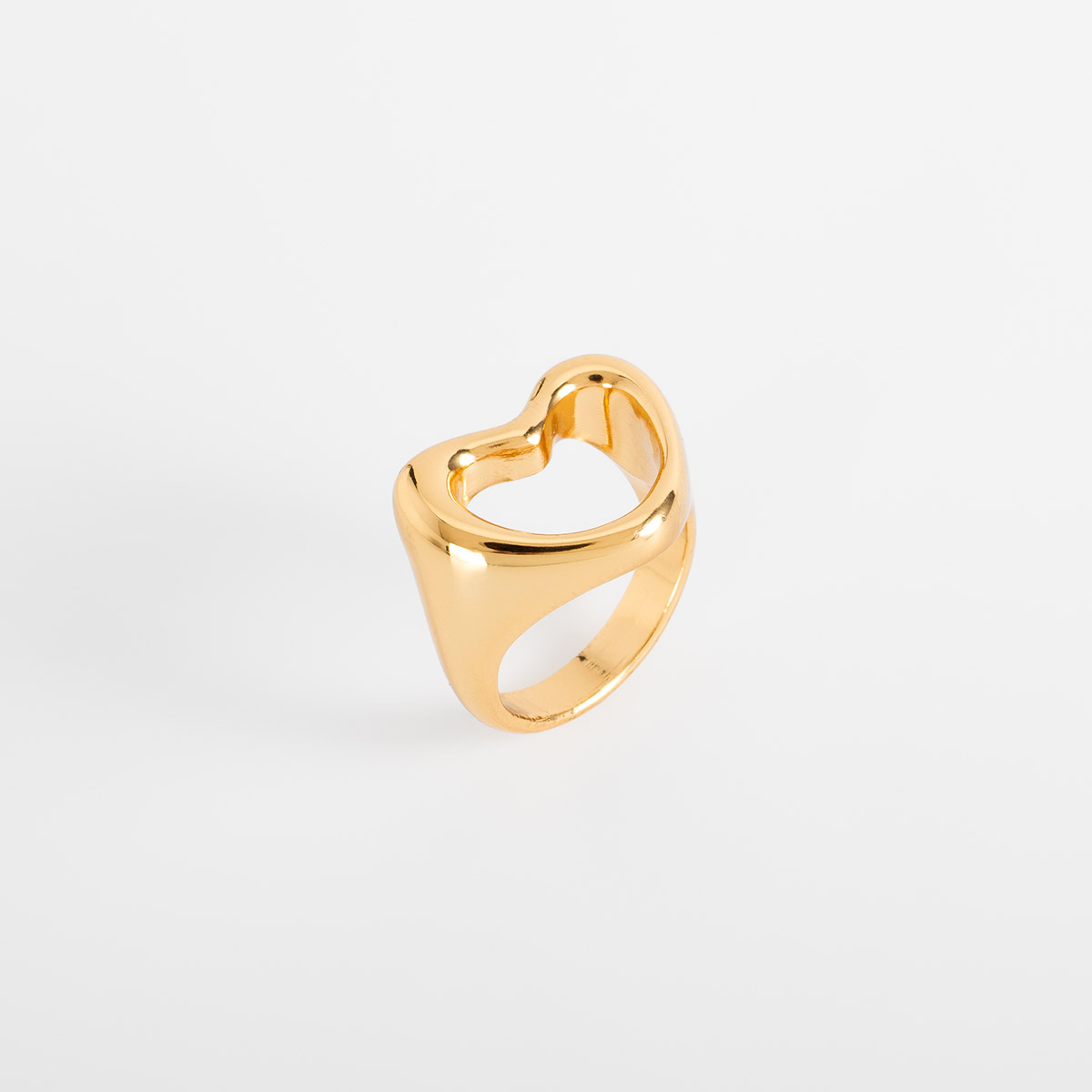 Anillo en baño de oro diseño corazón moderno calado