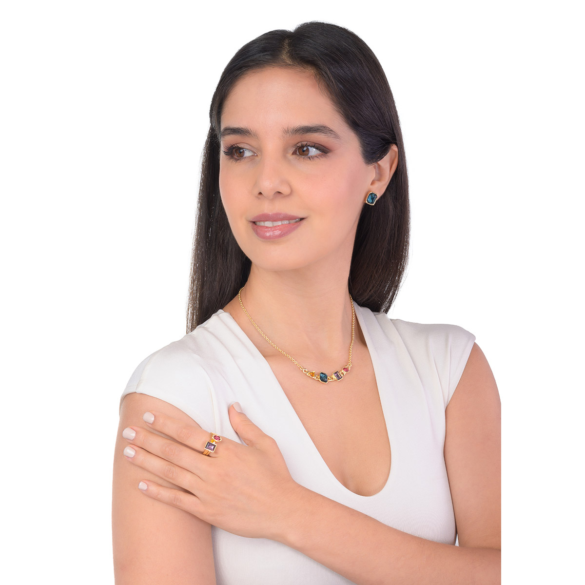 Anillos en baño de oro con piedras brillantes en tonos amatista y rosa, una propuesta moderna que suma color y distinción a tu estilo diario.