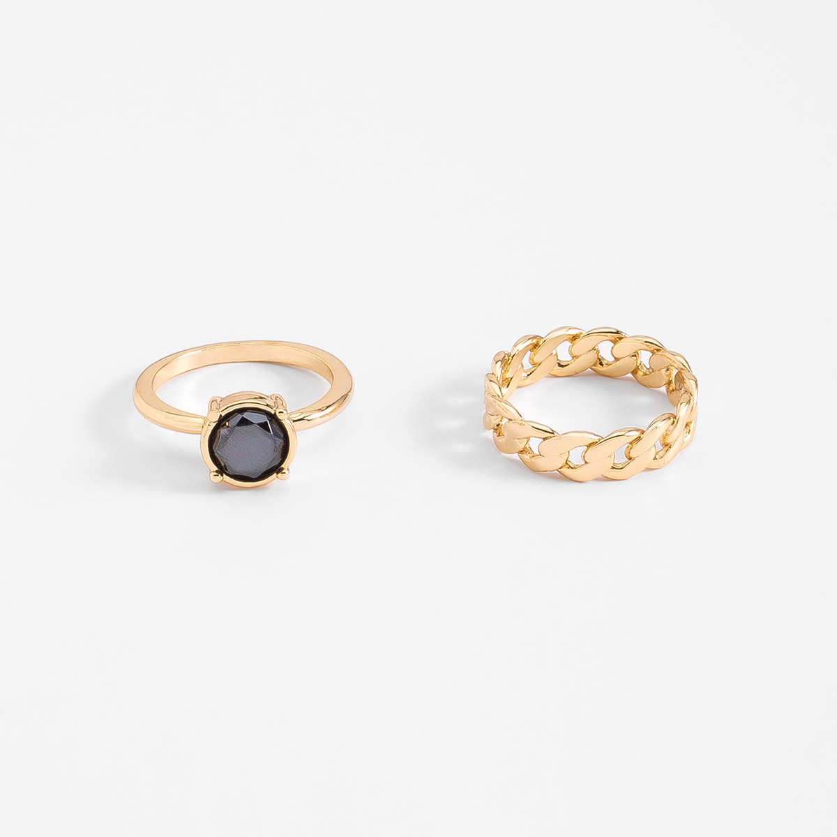Anillos en baño de oro con piedra negra diseño moderno set
