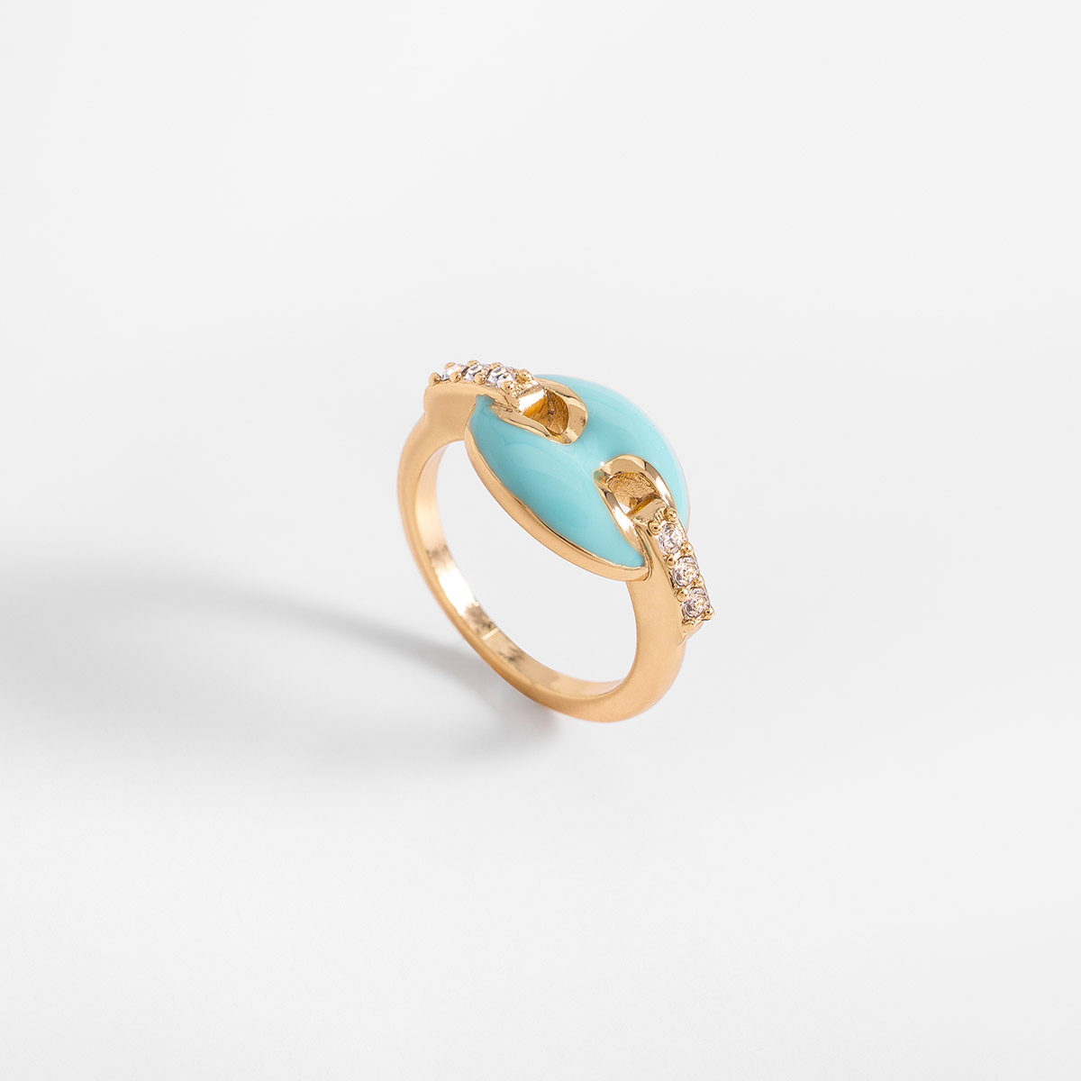 Anillo en baño de oro esmalte azul y eslabones con toque brillante