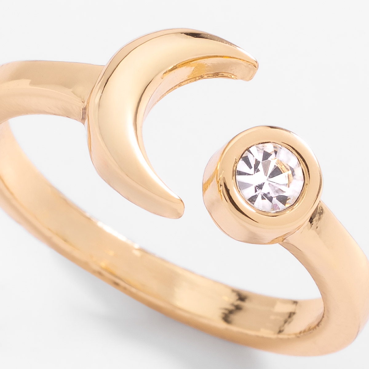 Anillo en baño de oro luna y piedra en tono cristal medida 7 y 9