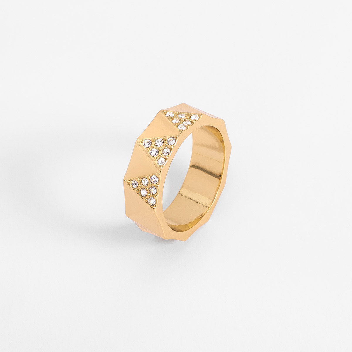 Anillo ancho en baño de oro triángulos y piedras brillante
