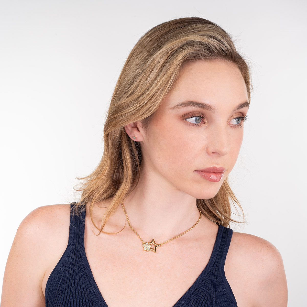 Aretes en baño de oro con Diamonice montura clásica redonda