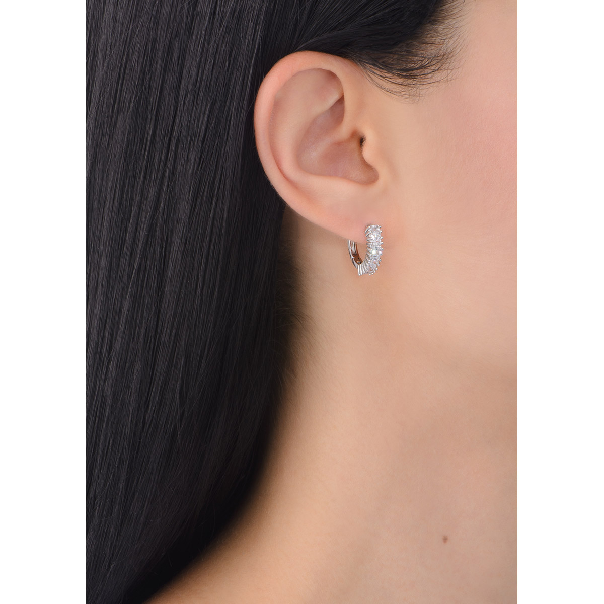 ARETES CON BAÑO DE PLATINO CON PIEDRA DIAMONICE EN TONO CRISTAL