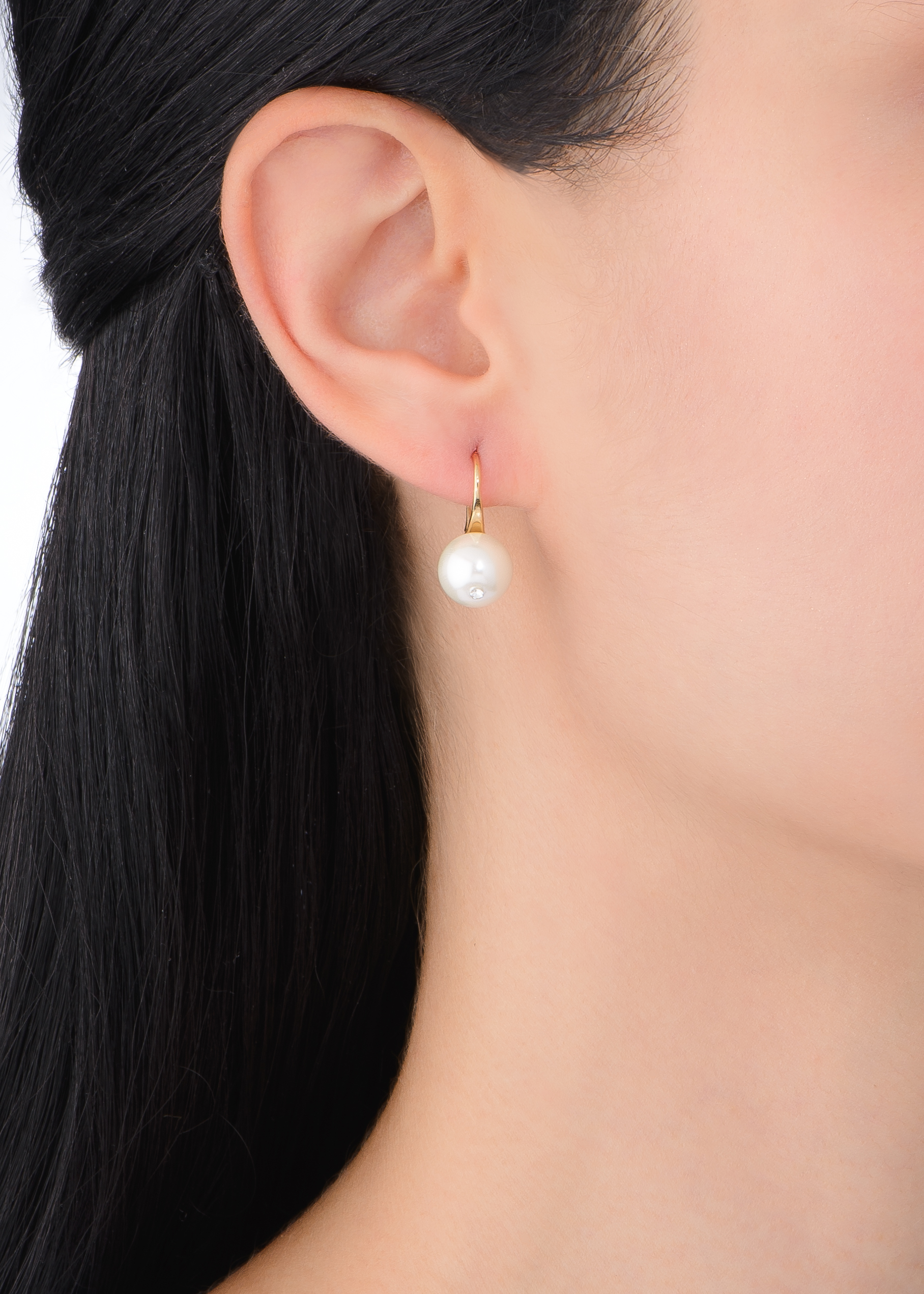 ARETES CON GARFIO EN BAÑO DE ORO CON PERLA COLOR CREAM