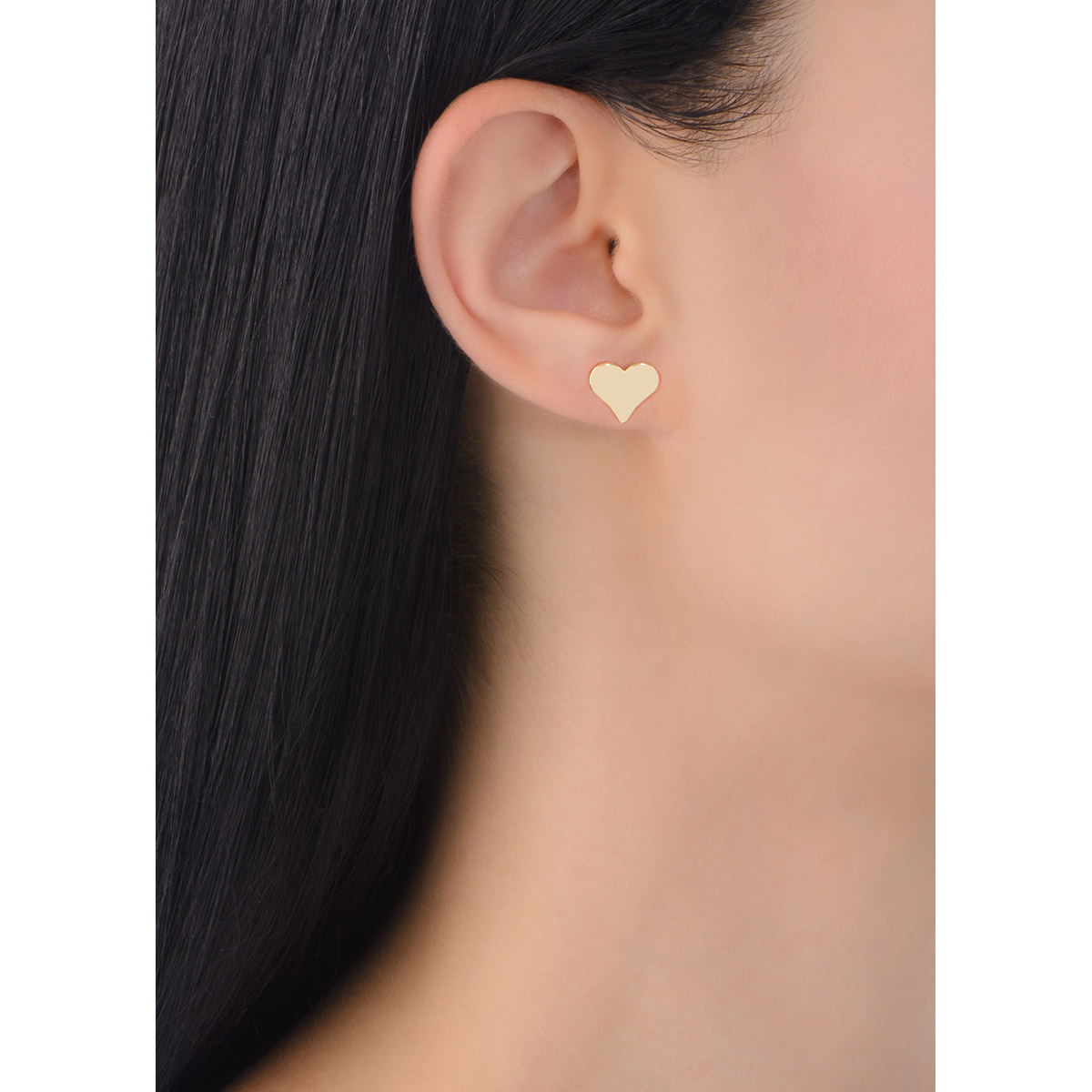 Aretes en baño de oro con diseño de corazón pulido, perfectos para sumar un detalle moderno y distintivo a tu estilo diario.