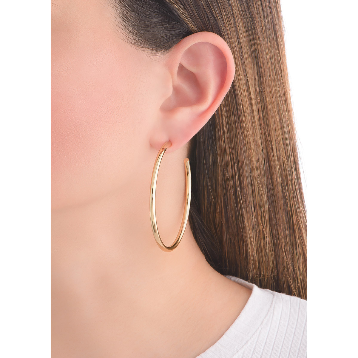 Aretes en baño de oro con un diseño clásico de aro abierto, en acabado pulido.
-        Aretes grandes
-        Poste
-        Baño de Oro 18k
