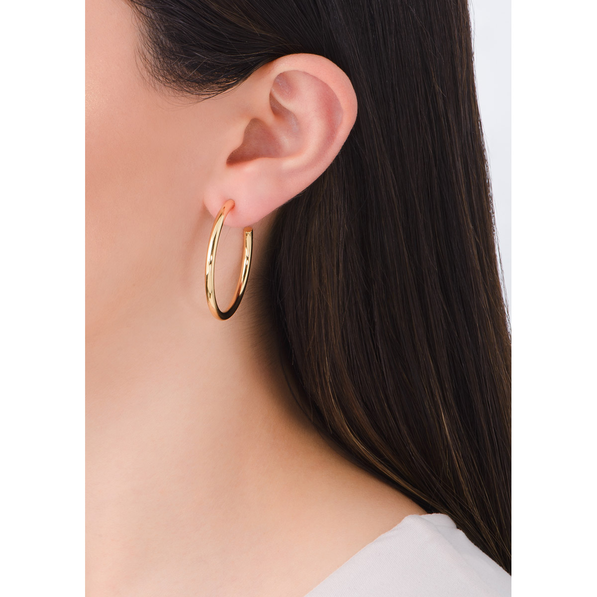 Elegantes arracadas grandes en baño de oro 18k.
-        Aretes con poste
-        Baño de Oro 18k
