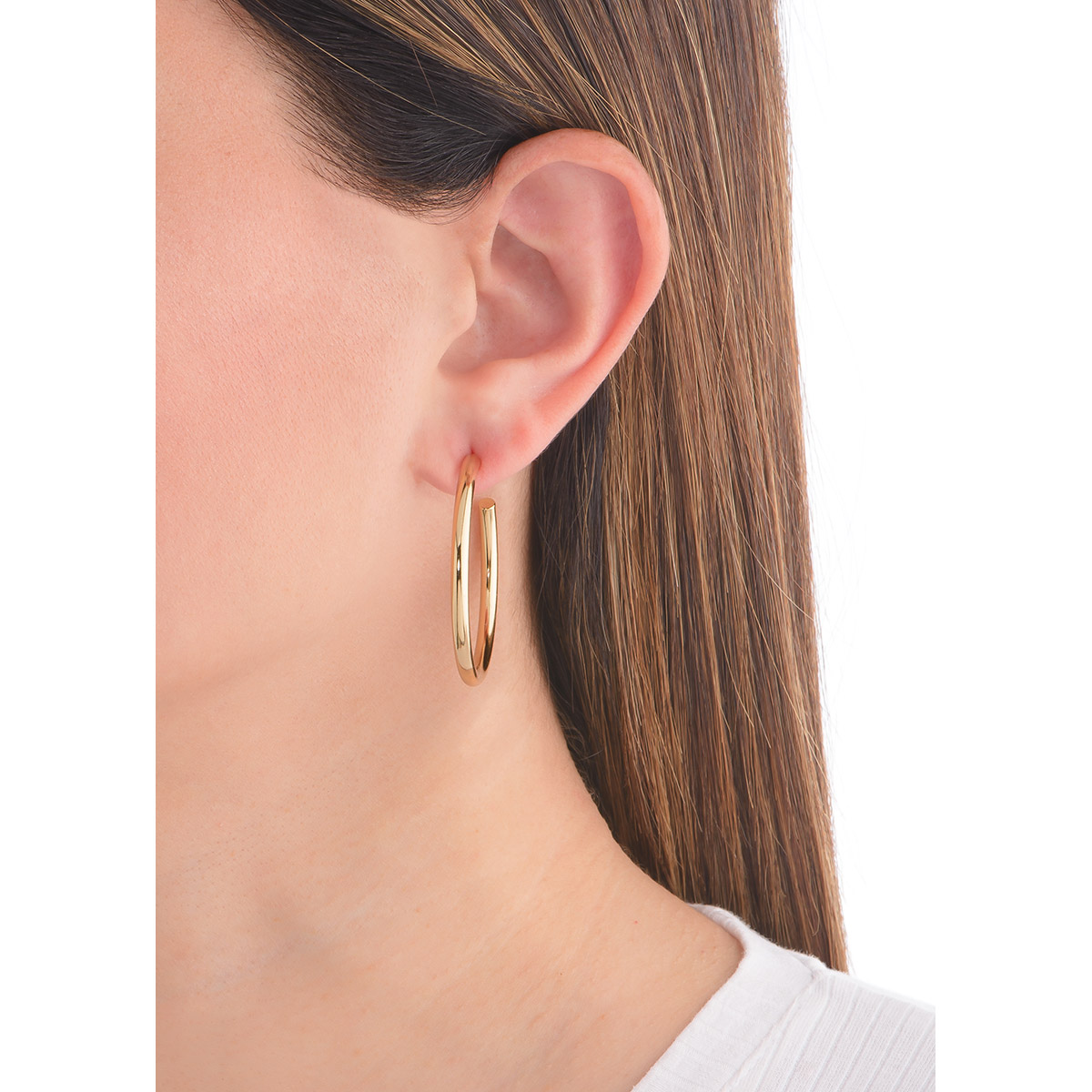 Elegantes arracadas grandes en baño de oro 18k.
-        Aretes con poste
-        Baño de Oro 18k
