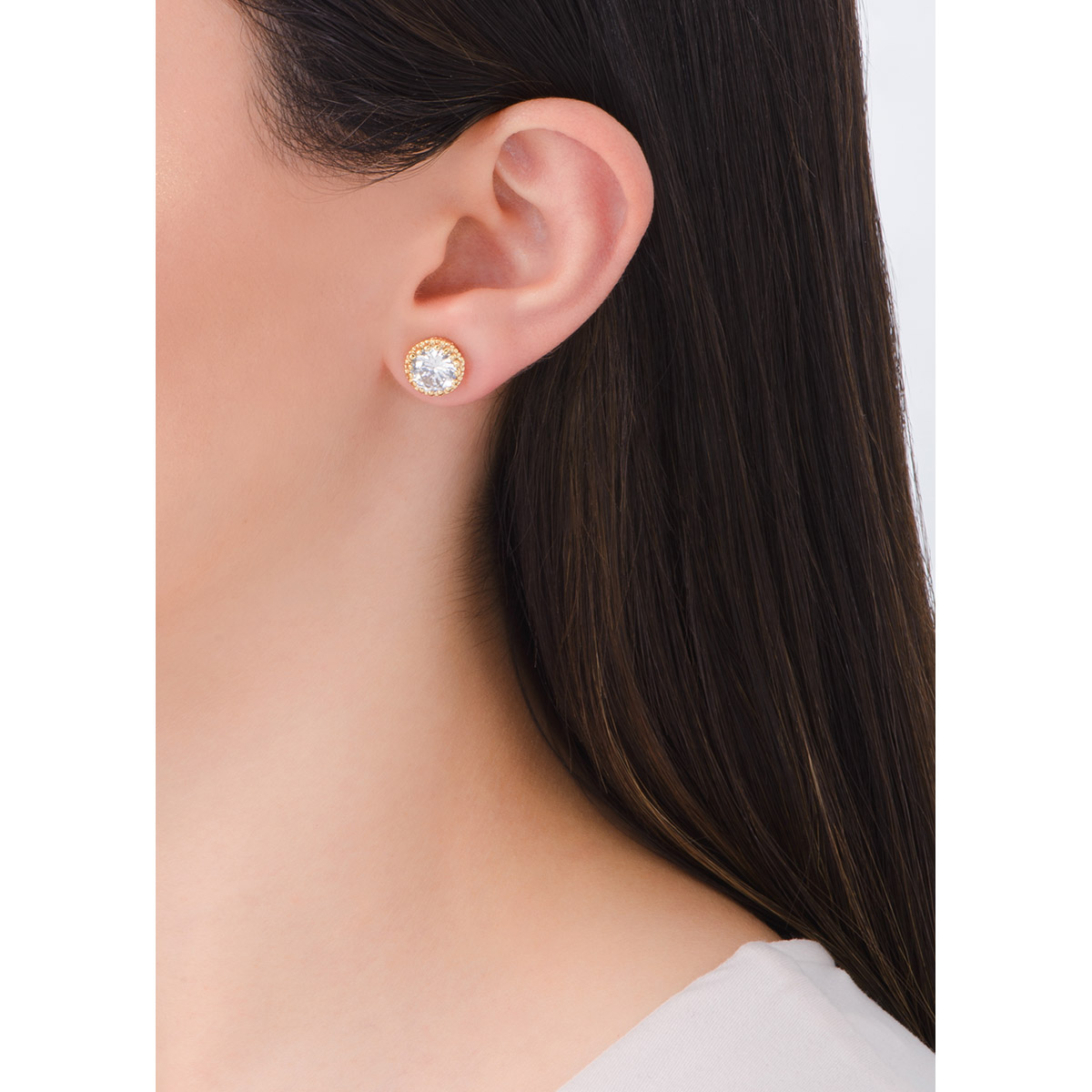 Delicados pendientes incrustados con Diamonice en tono cristal, engarzada en un marco con diseño abalorio en baño de oro 18k.
-        Aretes con poste
-        Baño de Oro 18k
-        Diamonice en tono cristal 
