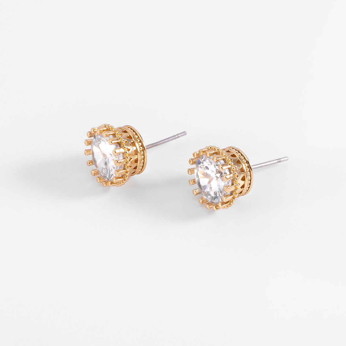 Aretes en baño de oro con piedra en tono cristal diámetro 1 cm