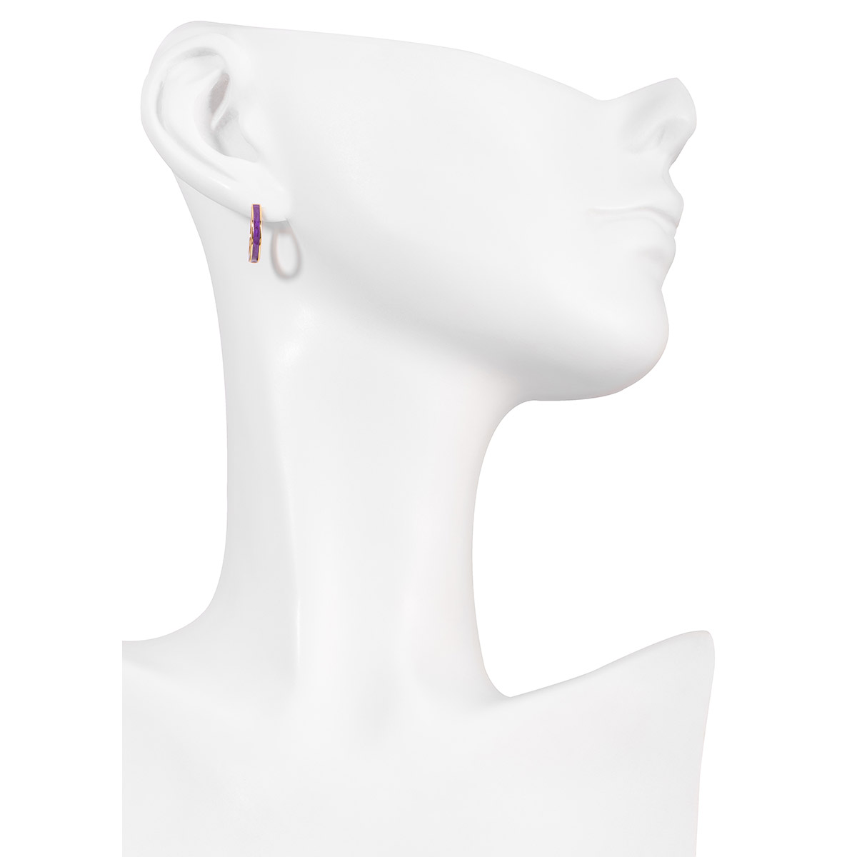 Aretes en baño de oro con esmalte brillante tono morado, un diseño moderno que suma un matiz distintivo y fresco para realzar tu estilo diario.