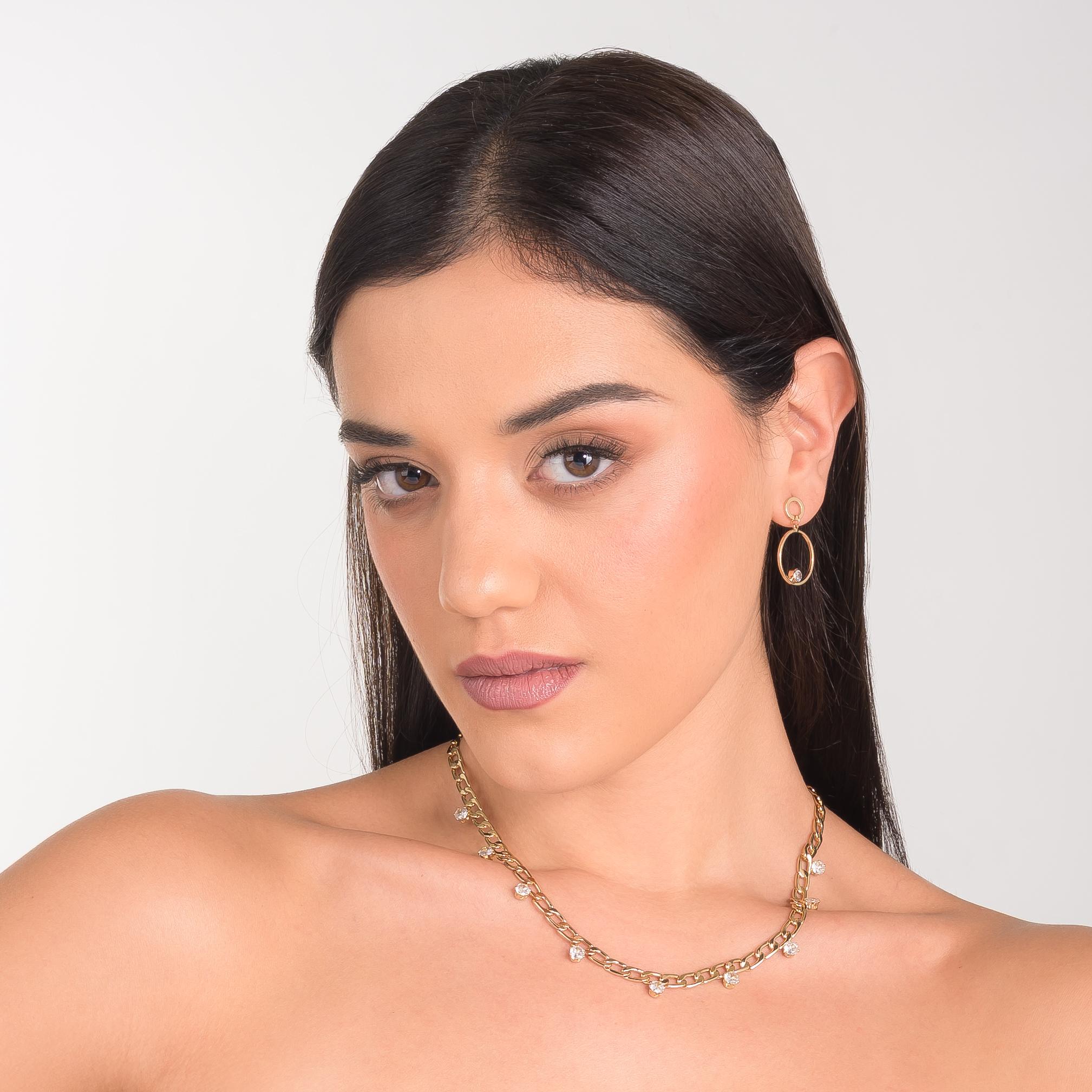 Aretes en baño de oro con forma circular y Diamonice