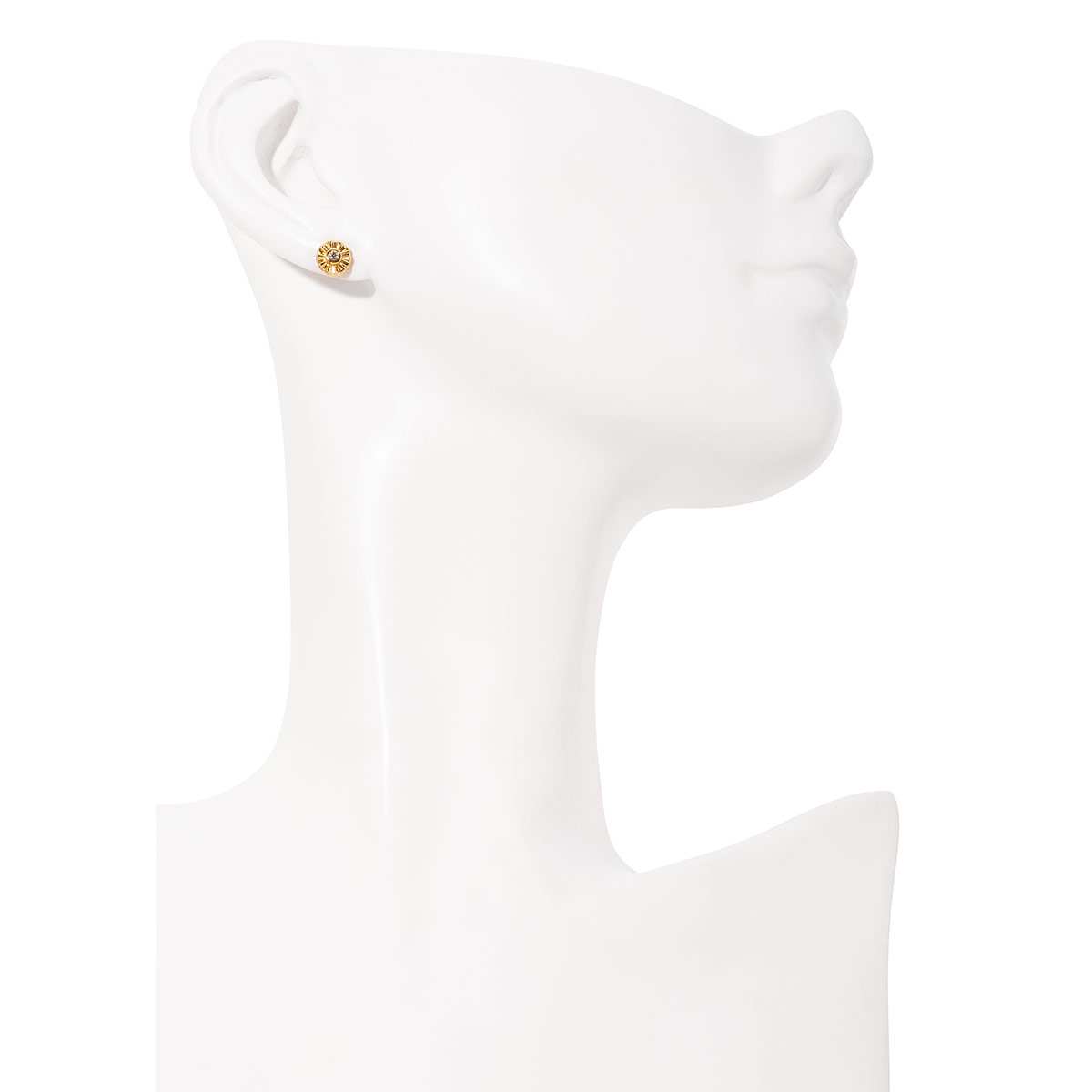 Realza tu estilo con estos aretes en baño de oro con diseño floral y centro brillante, perfectos para dar un toque sofisticado y moderno.