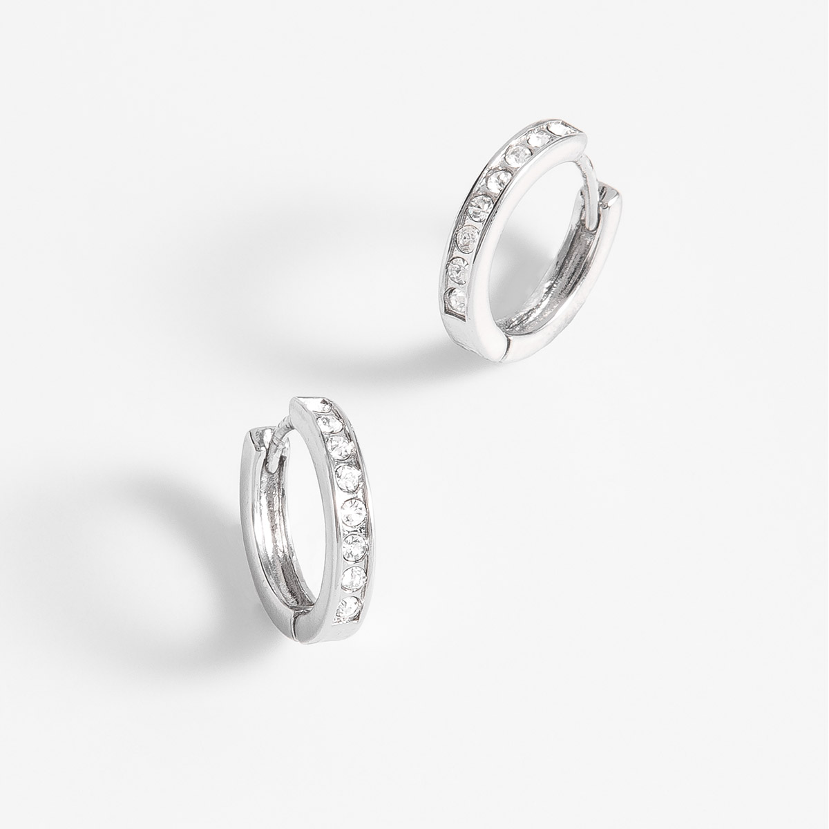 Arracadas de Platino con Piedras Cristal Incrustadas Arracadas de Platino con Piedras Cristal Incrustadas