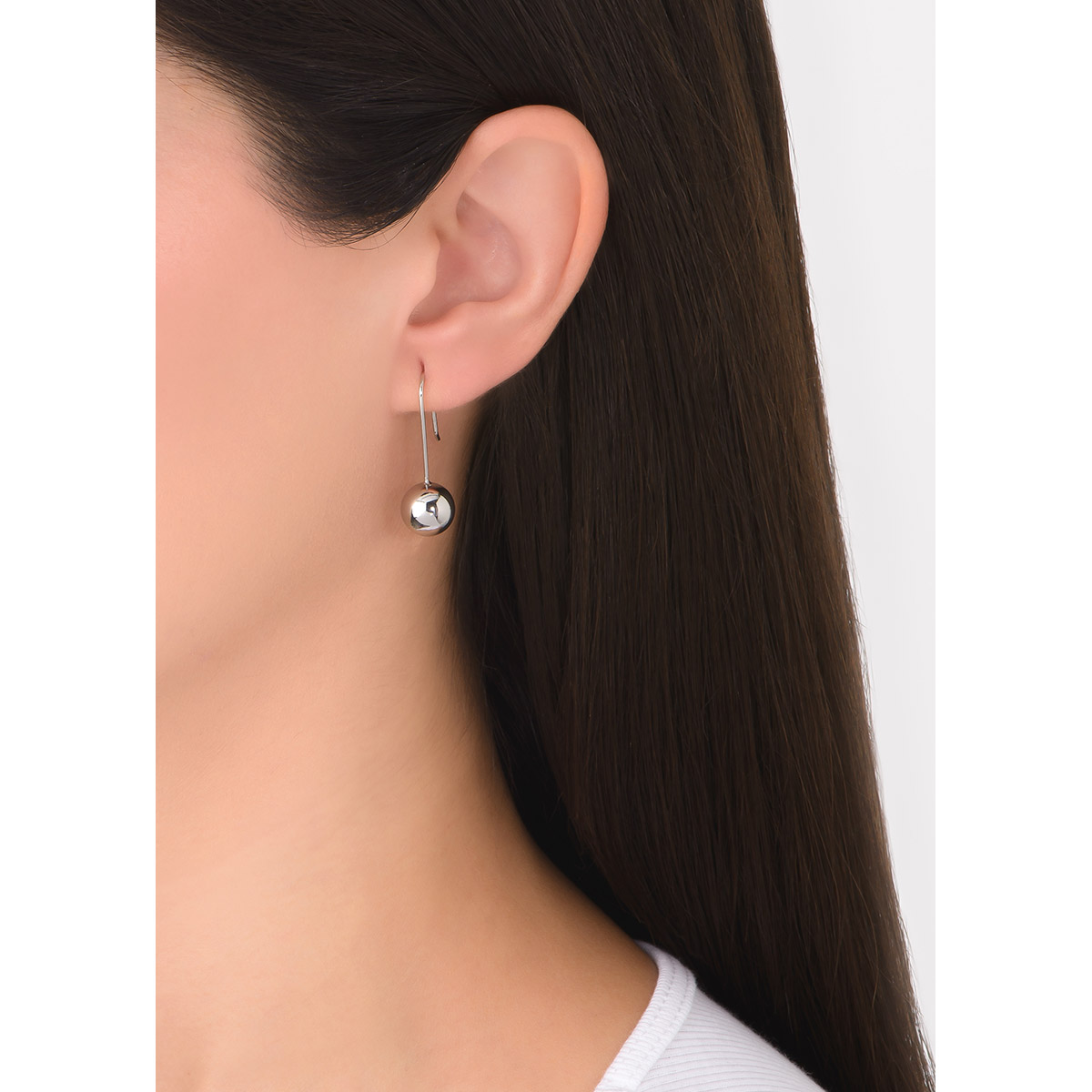 Aretes con esferas en baño de platino suspendidas de un gancho.
-        Aretes medianos
-        Garfio
-        Baño de Platino
