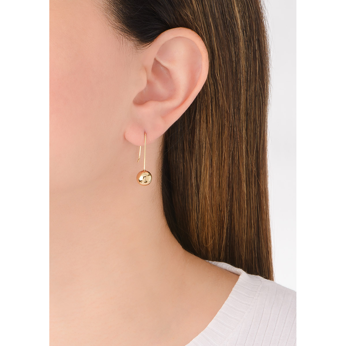 Clásicos pendientes de esfera en baño de oro de tamaño pequeño. Combínalos con tus collar de esferas.
-        Aretes chicos
-        Garfio
-        Baño de oro 18k
