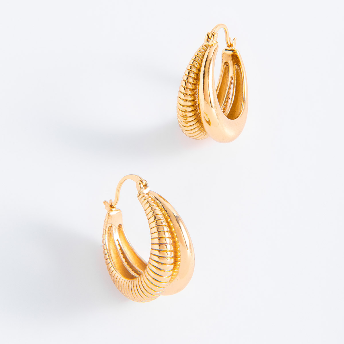 Aretes en baño de oro 18k elegancia atemporal