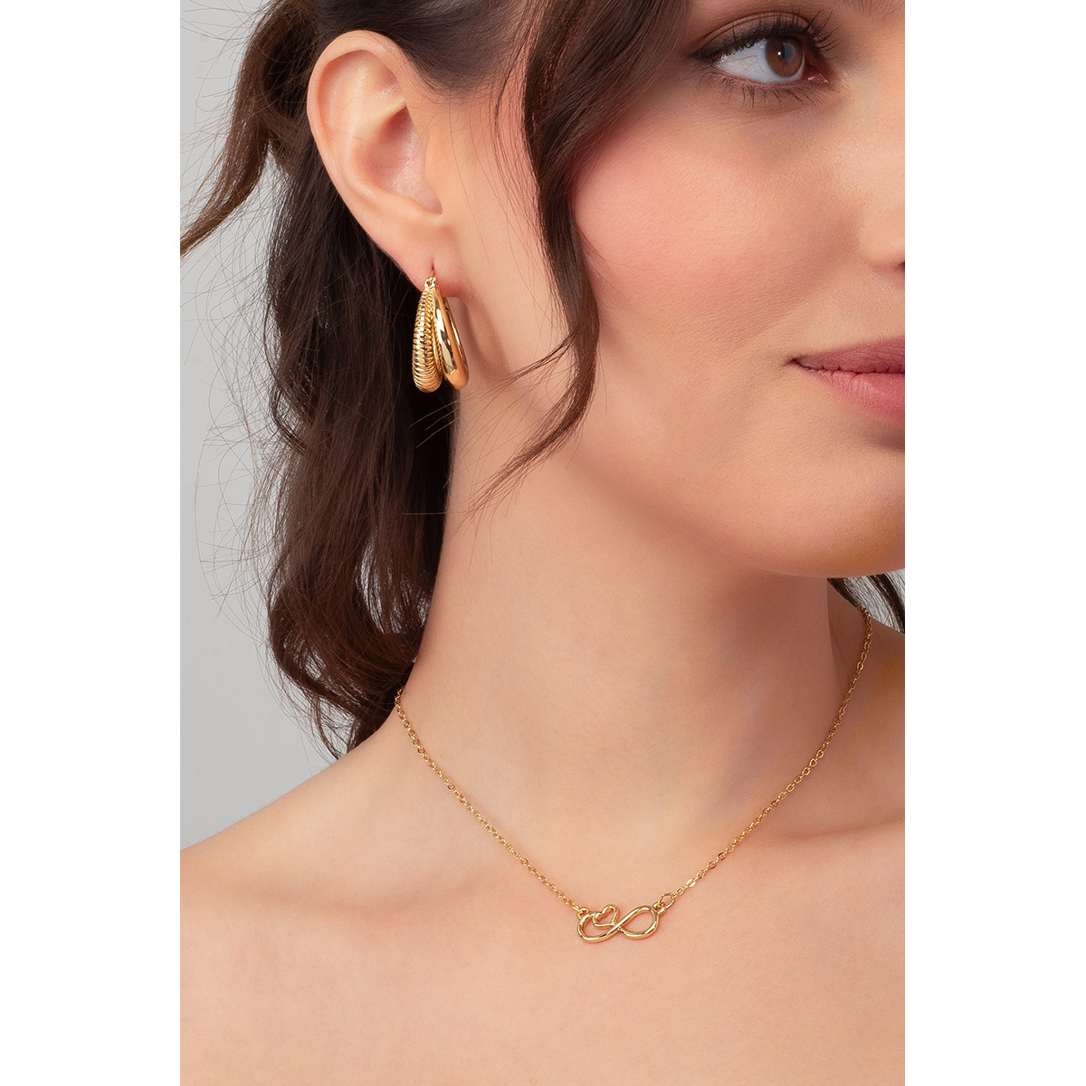 Aretes en baño de oro 18k elegancia atemporal