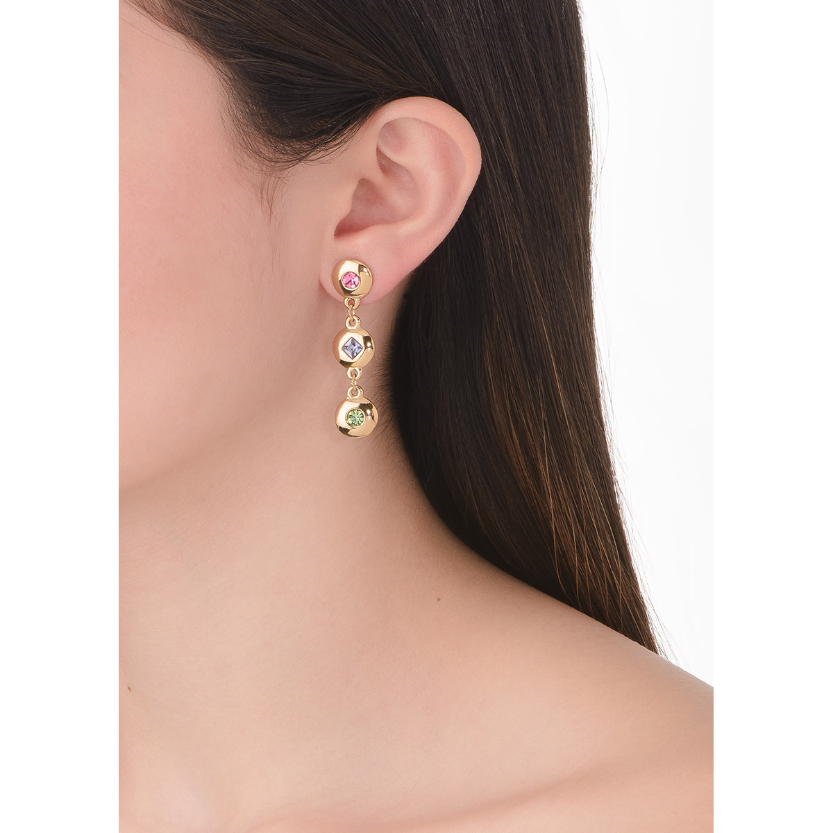 Aretes largos con baño de oro piedras morado rosa verde