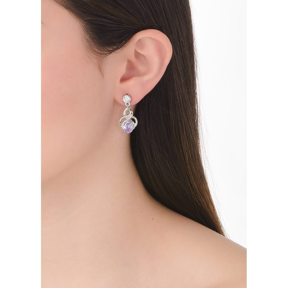 Aretes medianos con poste, en baño de platino, con piedra Diamonice en tono cristal y lila.