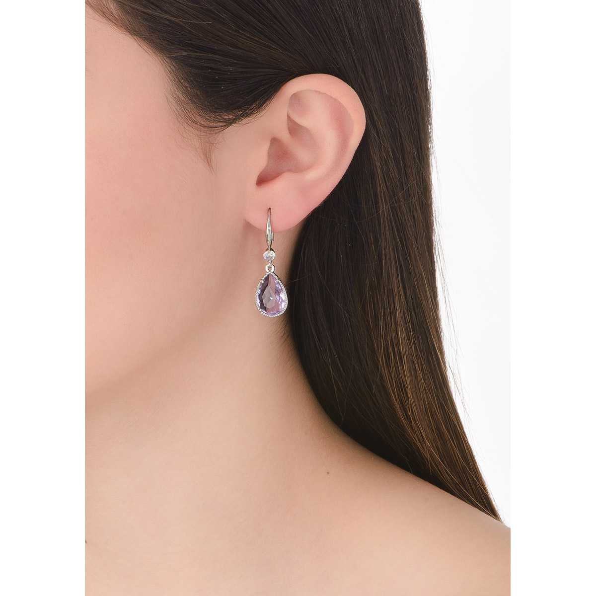 Aretes largos con piedras violetas y baño de platino