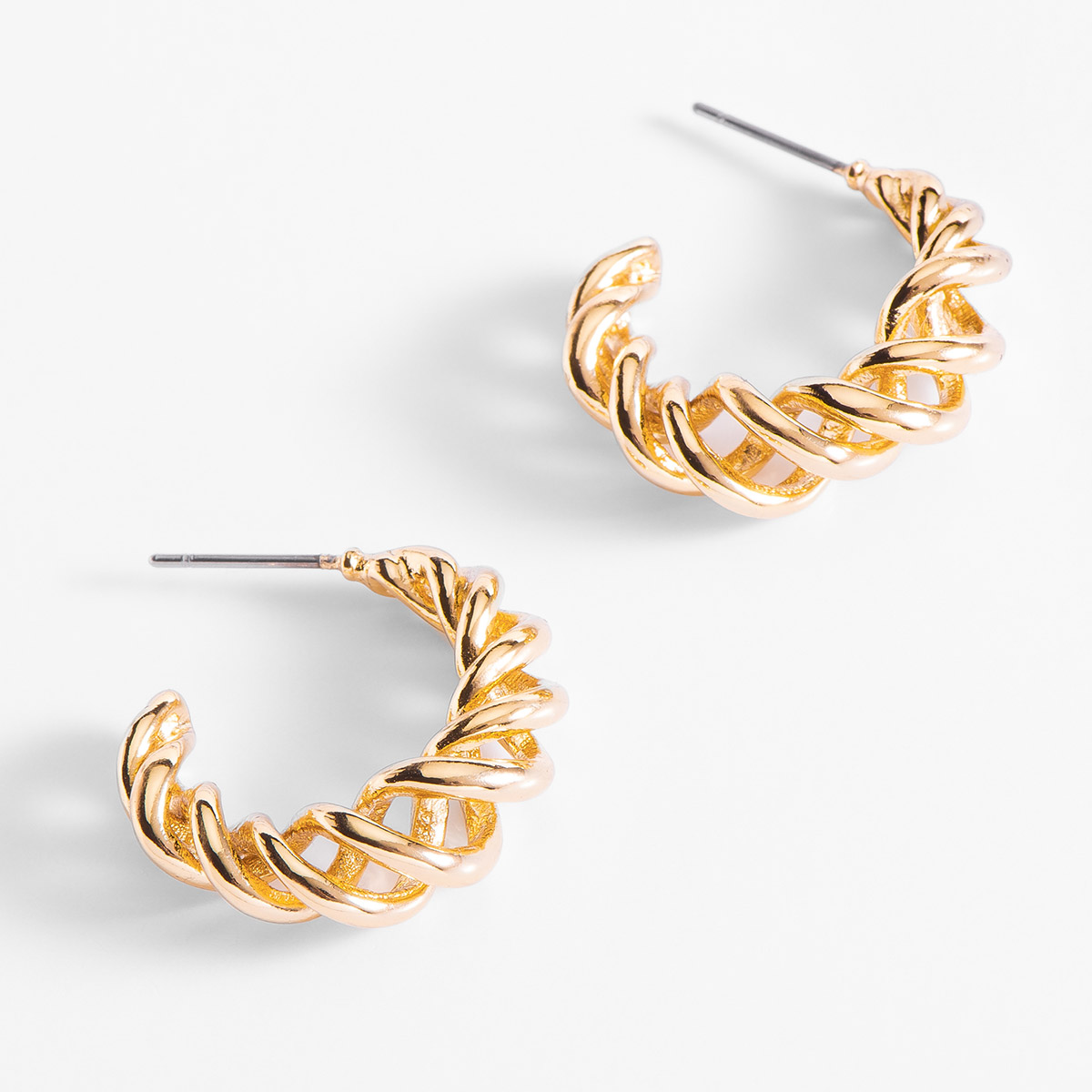 Aretes en baño de oro diseño trenzado de aro abierto poste