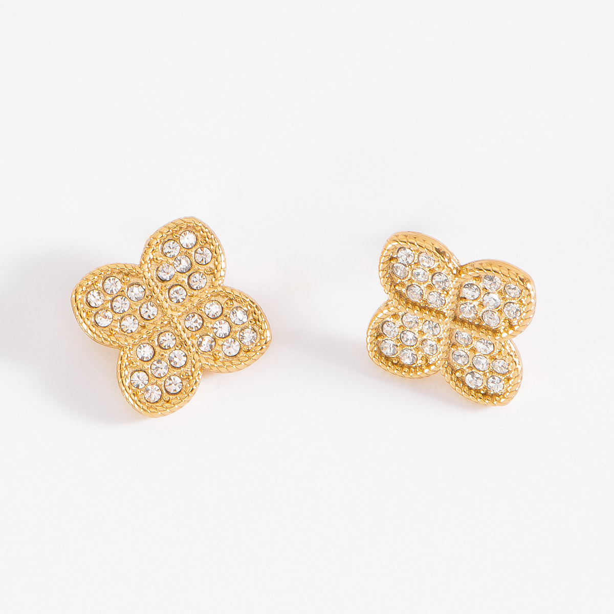 Aretes de trébol con piedras cristal ducho baño de oro Aretes de trébol con piedras cristal ducho baño de oro