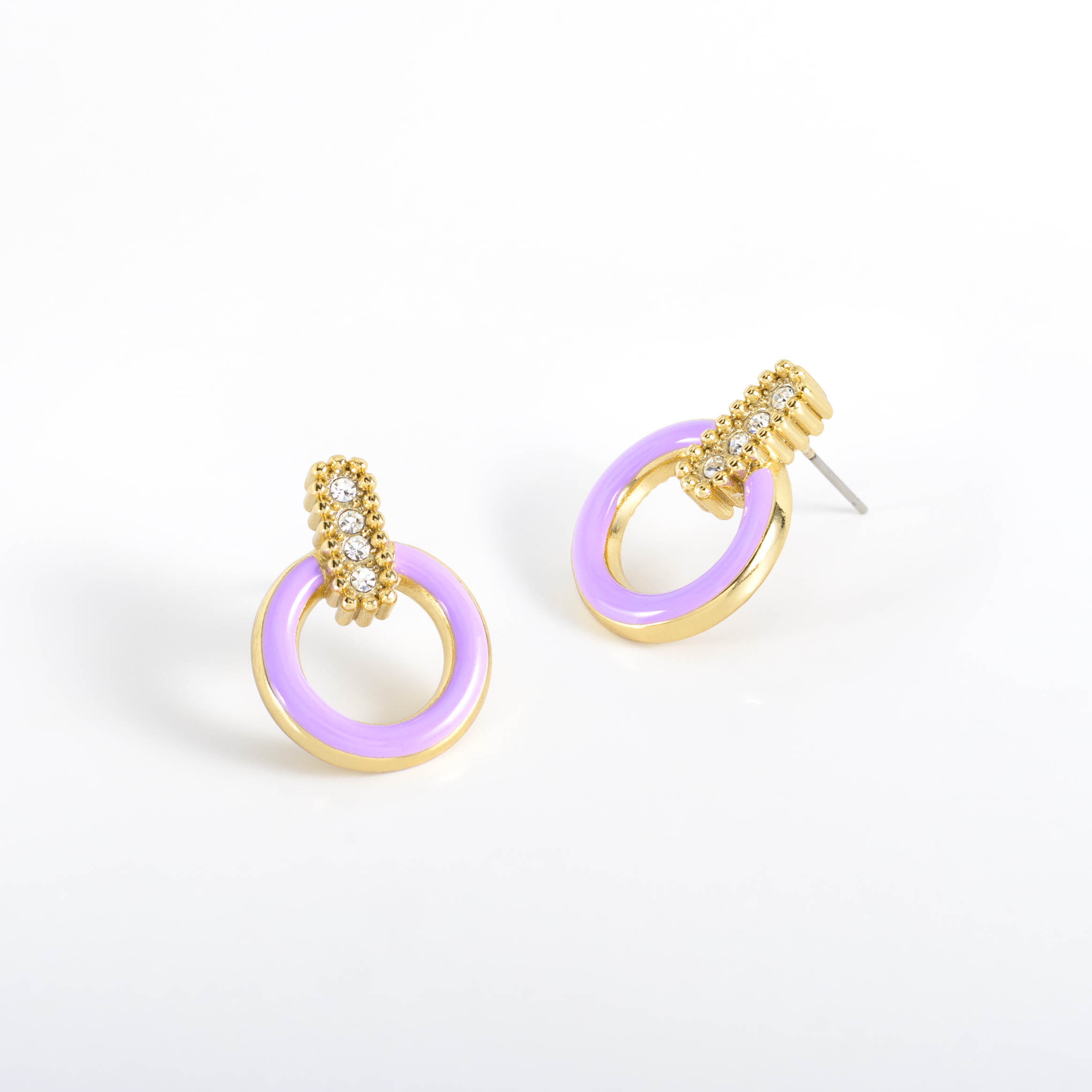 Aretes de baño de oro con esmalte lavanda y cristal
