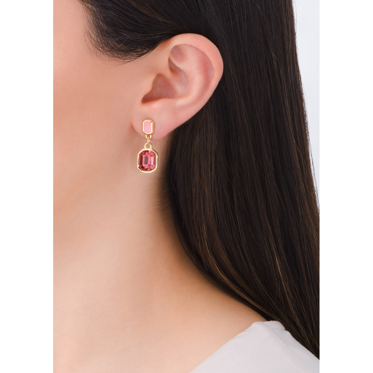 Aretes en baño de oro 18k con piedra fucsia