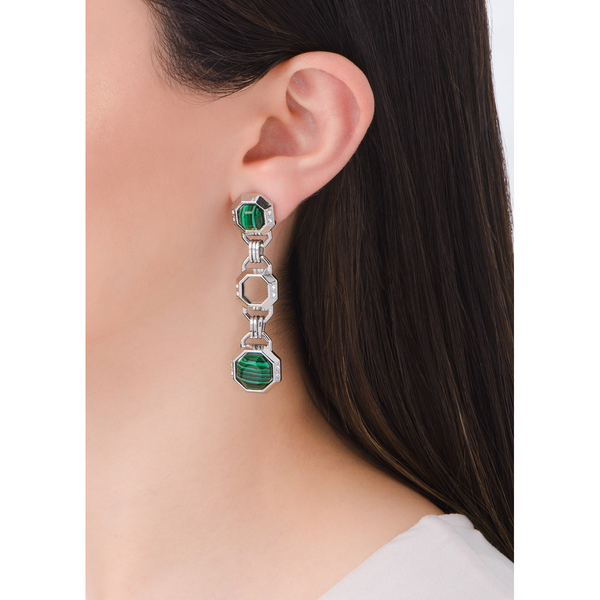 Elegantes aretes de octágonos con piedras esmeralda