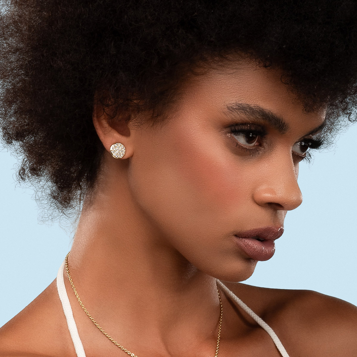 Aretes tipo botón con cristales y baño de oro