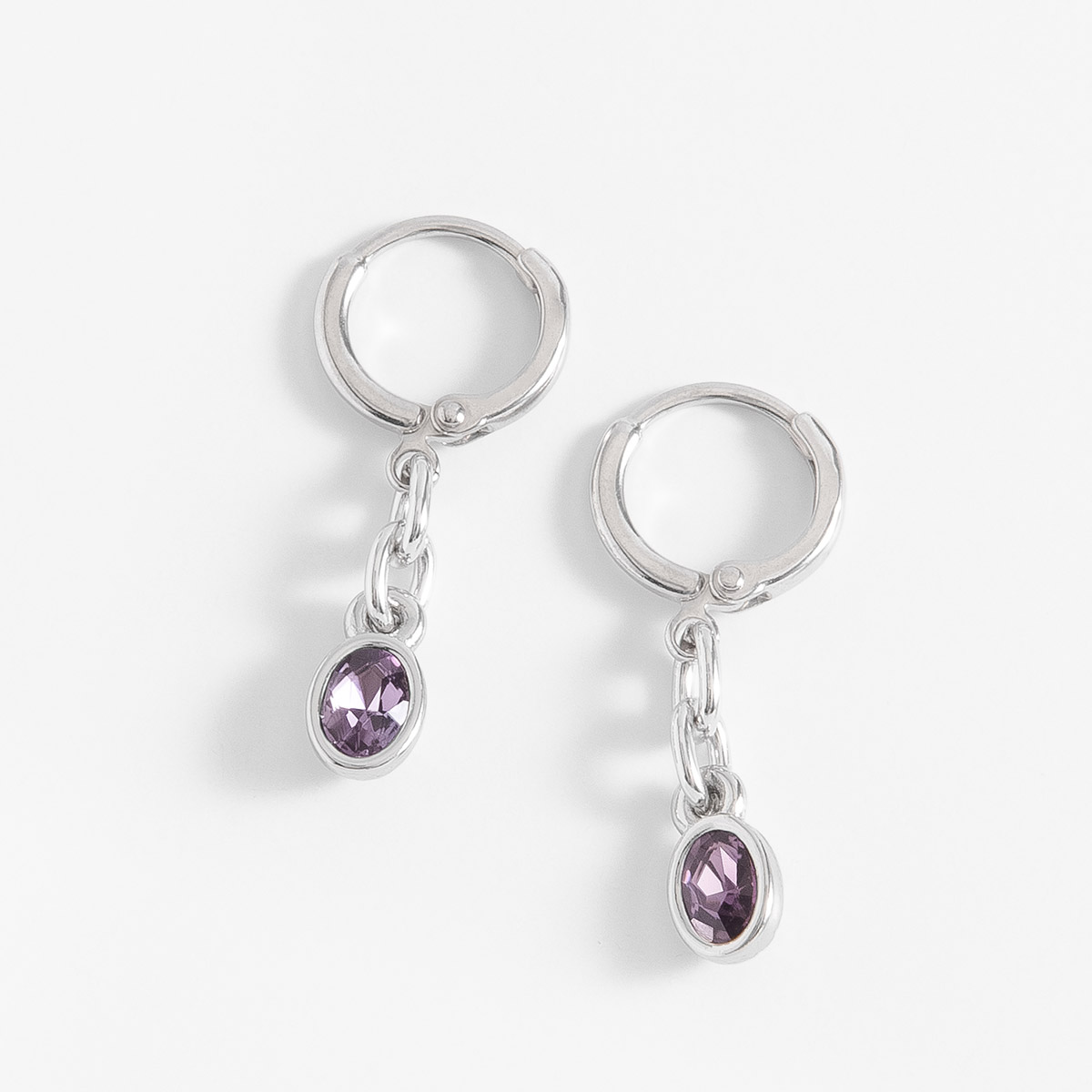 Aretes largos con piedras amatista y baño de platino Aretes largos con piedras amatista y baño de platino
