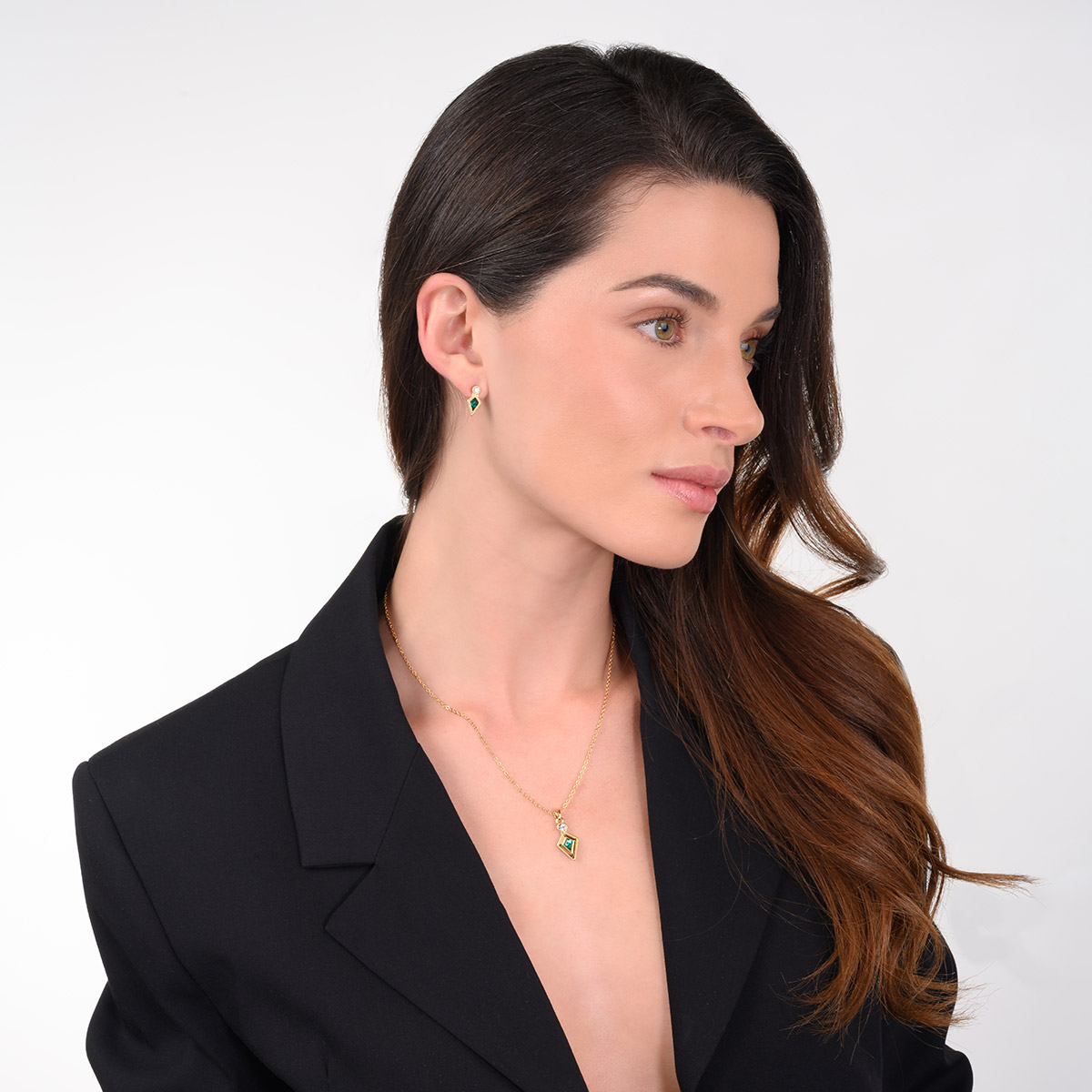 Aretes en baño de oro con piedras toque brillante diseño geométrico