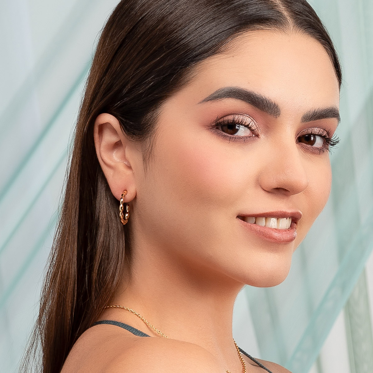 Aretes en baño de oro diseño argolla con eslabones ovalados