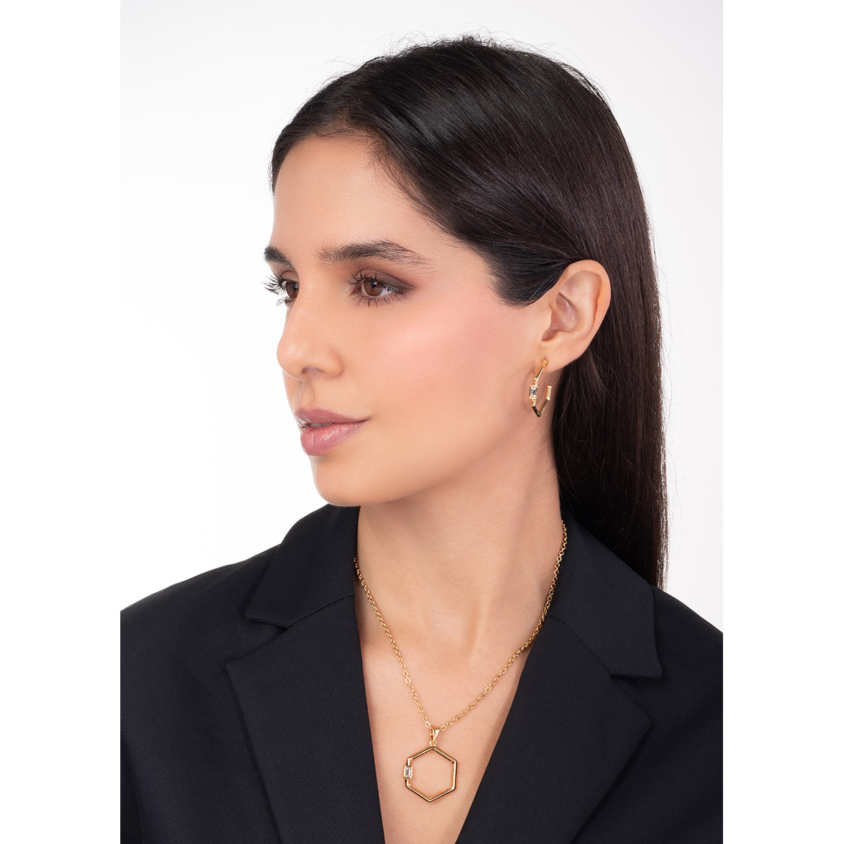 Aretes en baño de oro diseño angular con toque brillante