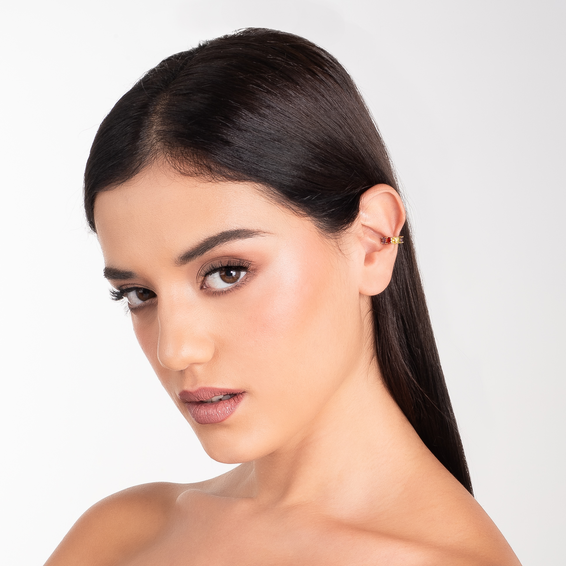 Arete ear cuff en baño de oro con piedras