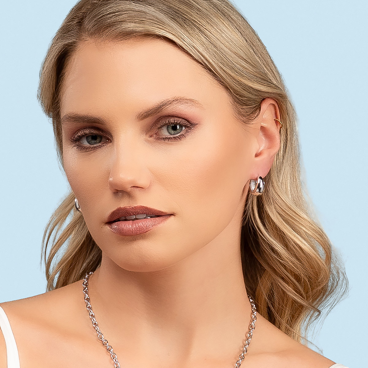 Aretes tipo arracada en baño de platino