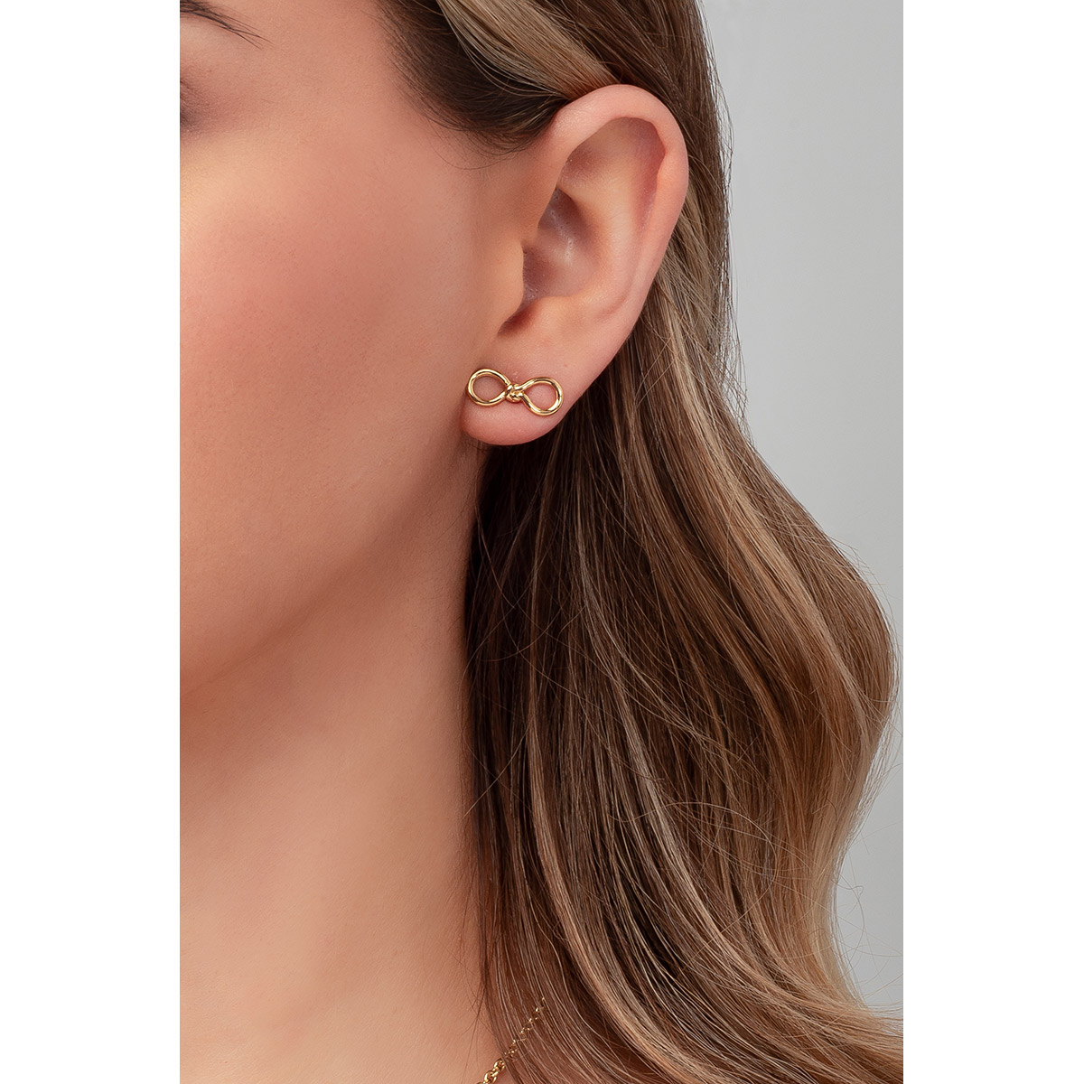 Aretes de moño infinito en oro 18k para toda ocasión