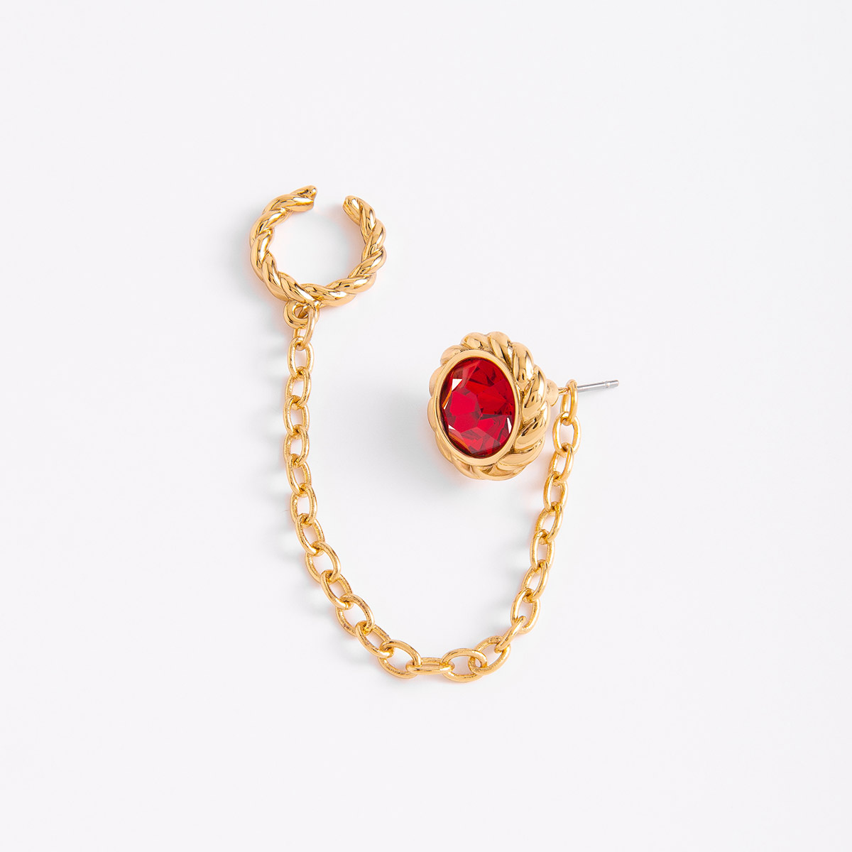 El accesorio perfecto; ear cuff en baño de oro, con una cadena que conecta para sobreponerse a tus pendientes favoritos.
-        Ear cuff
-        Baño de Oro 18k