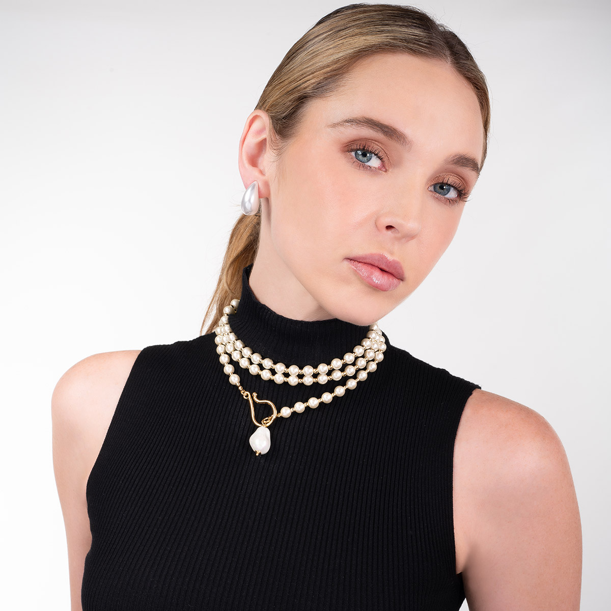 Aretes sin baño diseño moderno perla tono blanco pulido