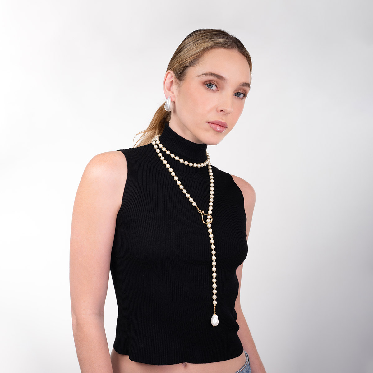 Aretes sin baño diseño moderno perla tono blanco pulido