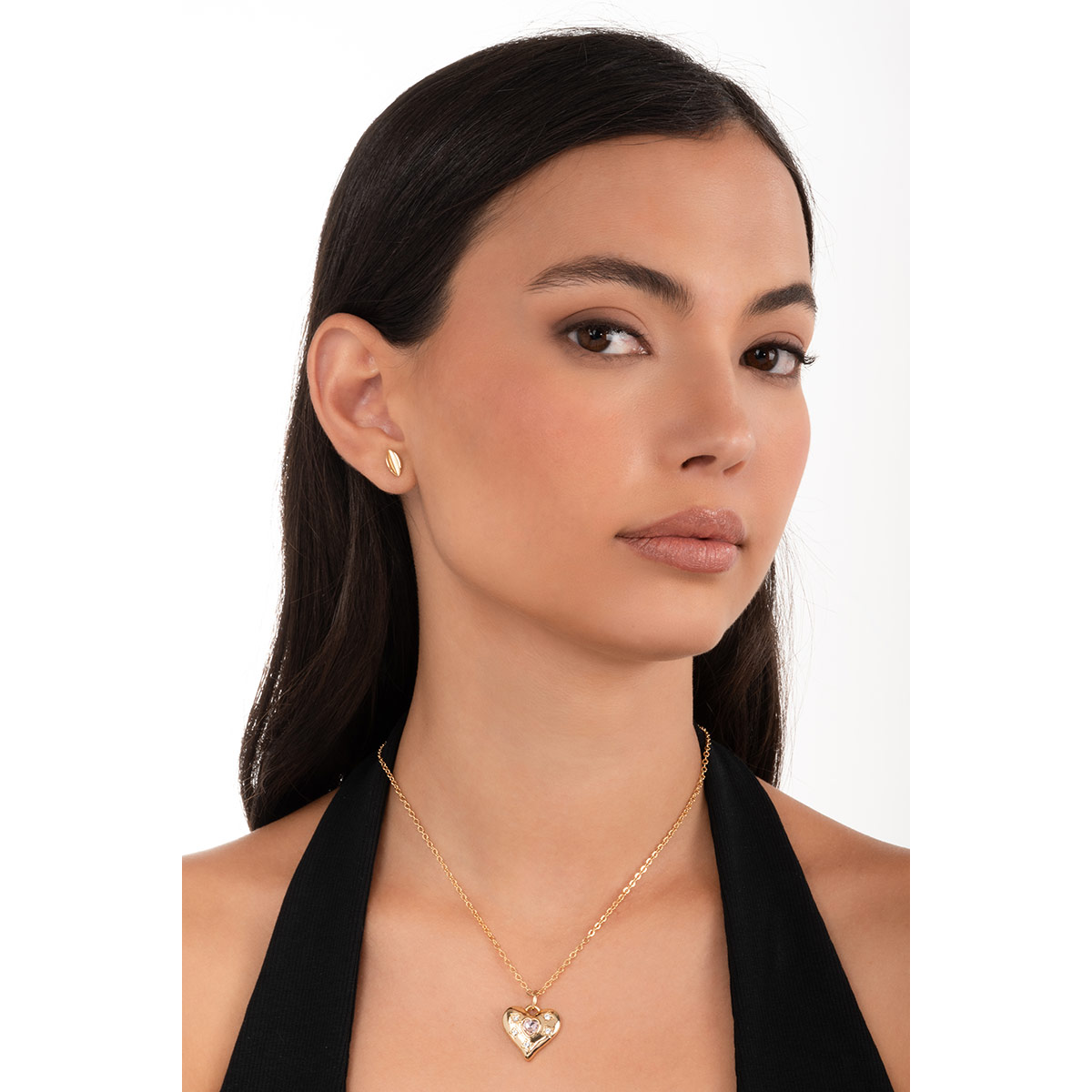 Descubre cómo estos aretes en baño de oro realzan tu estilo con un diseño geométrico único y sofisticado ideal para cualquier ocasión.