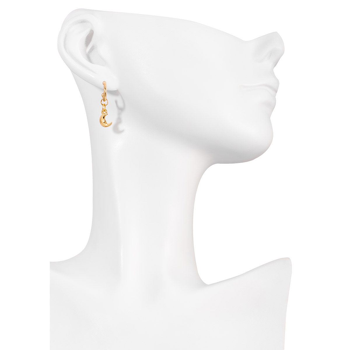 Aretes en baño de oro con dijes de luna, un diseño moderno y versátil que aporta un detalle distintivo y creativo para realzar tu estilo diario.