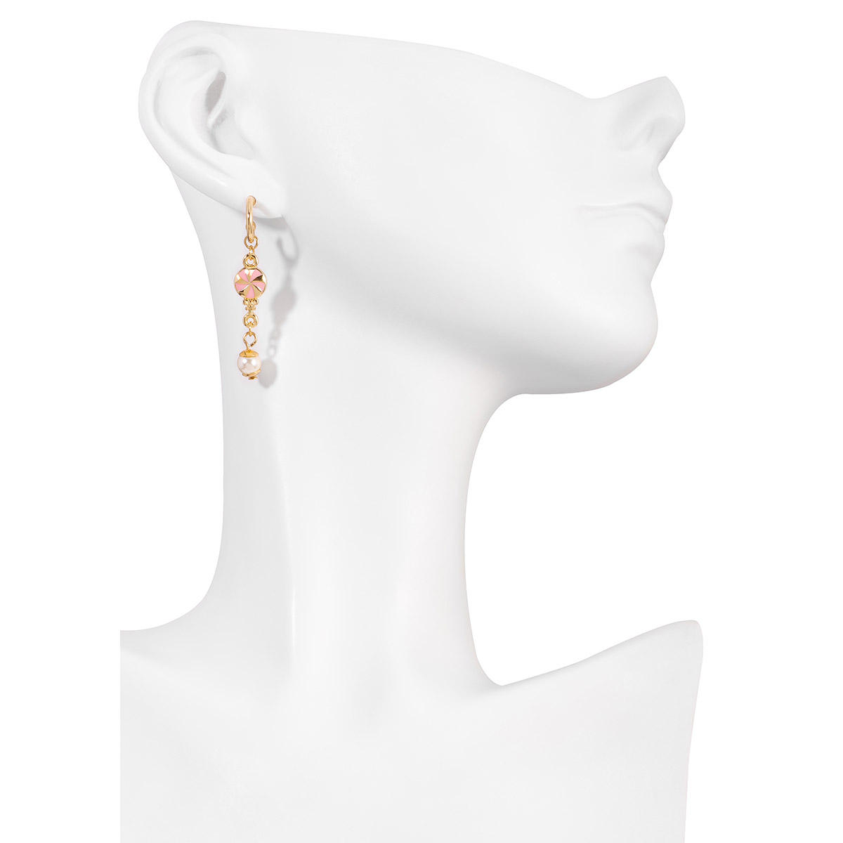 Aretes en baño de oro con detalles de esmalte rosa pastel y perla colgante