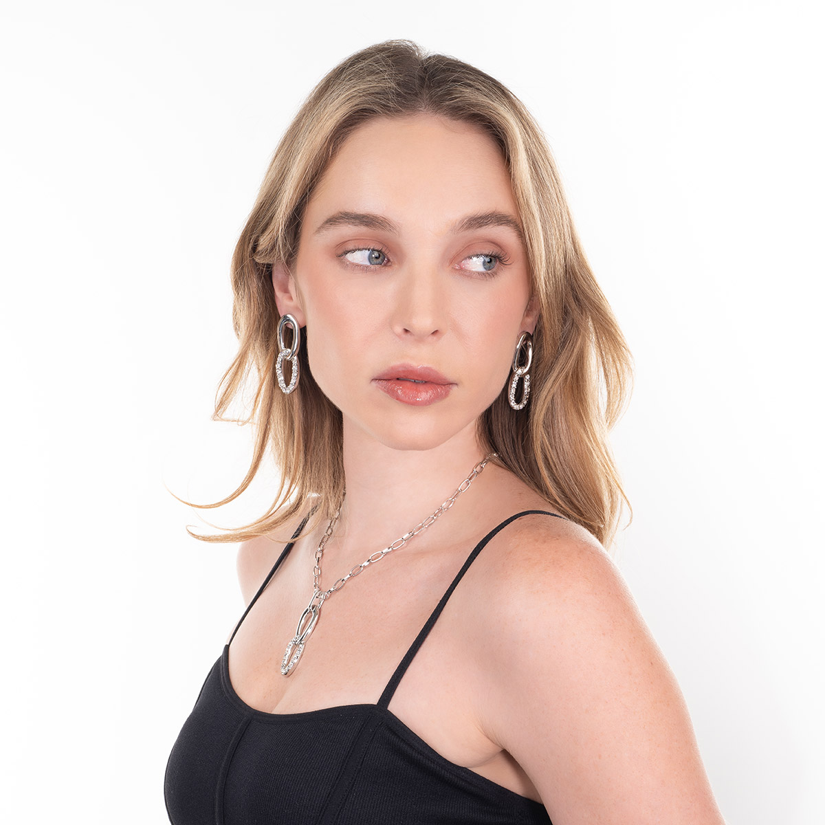 Aretes en baño de rodio eslabones piedras tono cristal