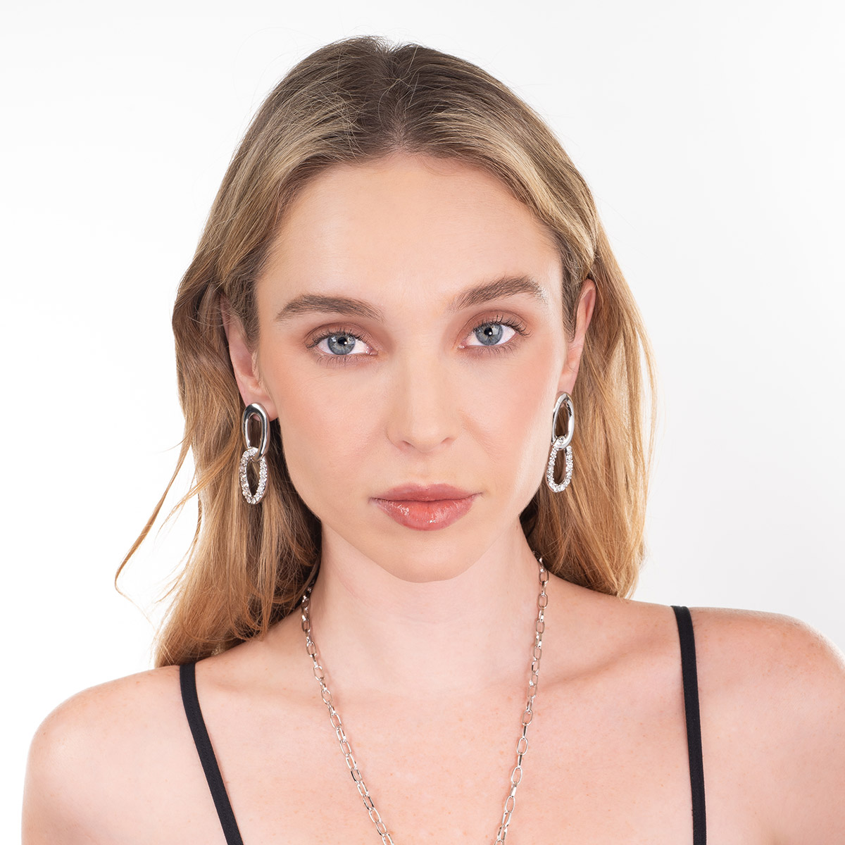 Aretes en baño de rodio eslabones piedras tono cristal